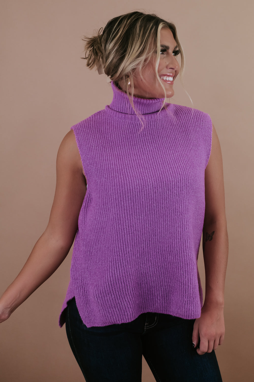 Bright Turtleneck Sweater Vest- DZ23F015