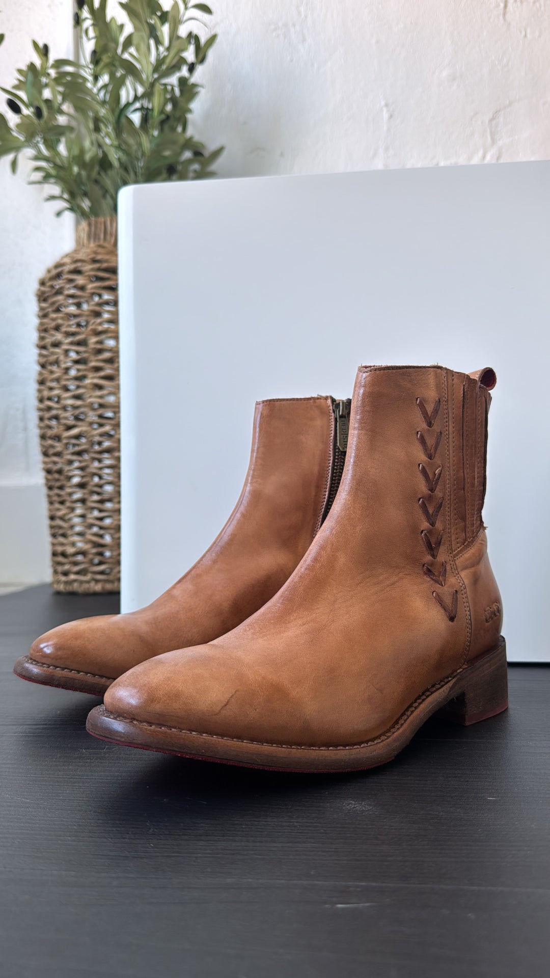 Bedstu Alina, Tan Rustic