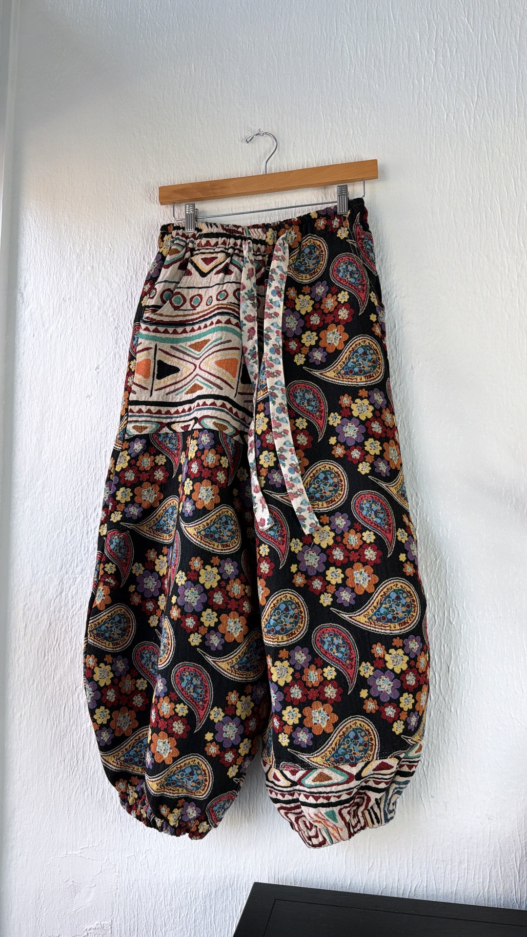 Paisley Fields Jogger, Black Multi