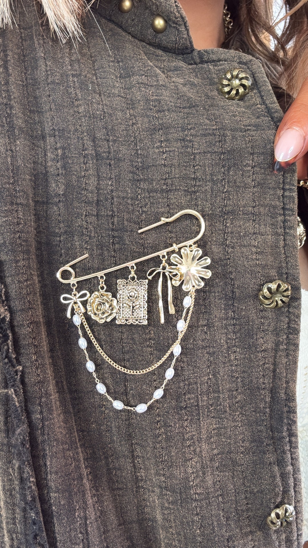 Western Pearl Brooch