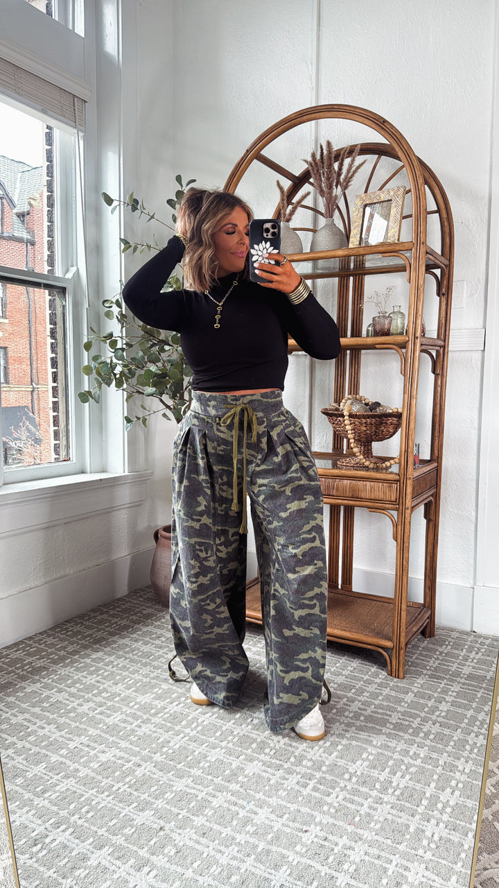 Run It Ruched Bottom Wide Leg Camo Pant