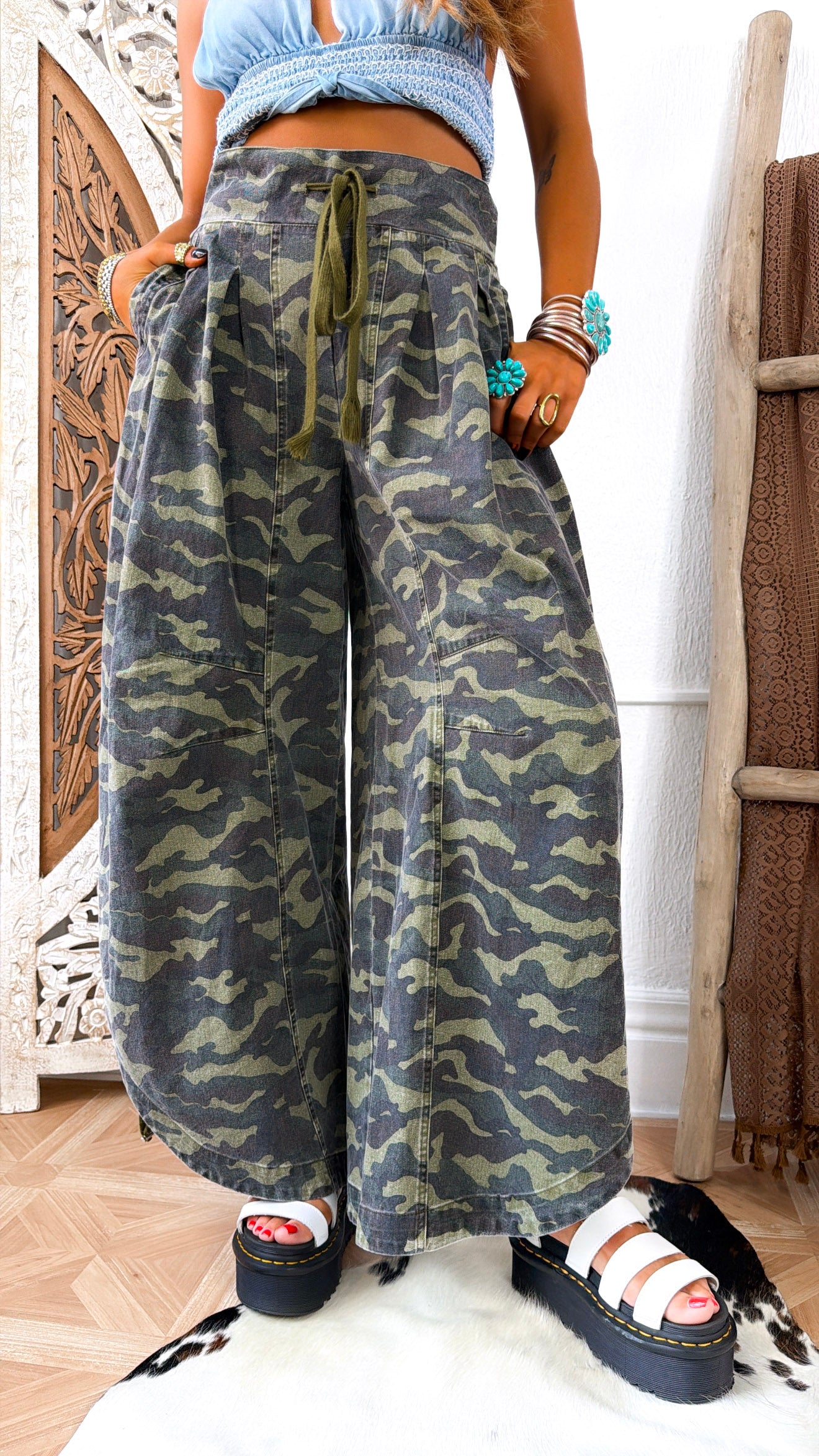 Run It Ruched Bottom Wide Leg Camo Pant – Everyday Chic Boutique