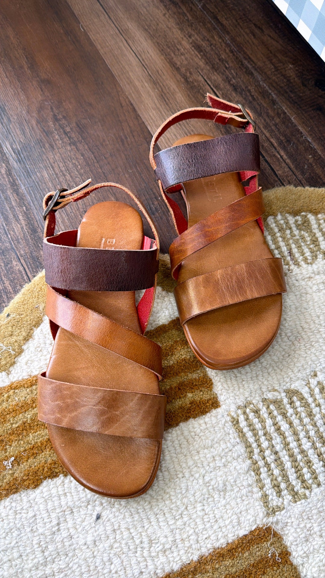 Bedstu SUPERB Sandal, Cafe Latte Rustic