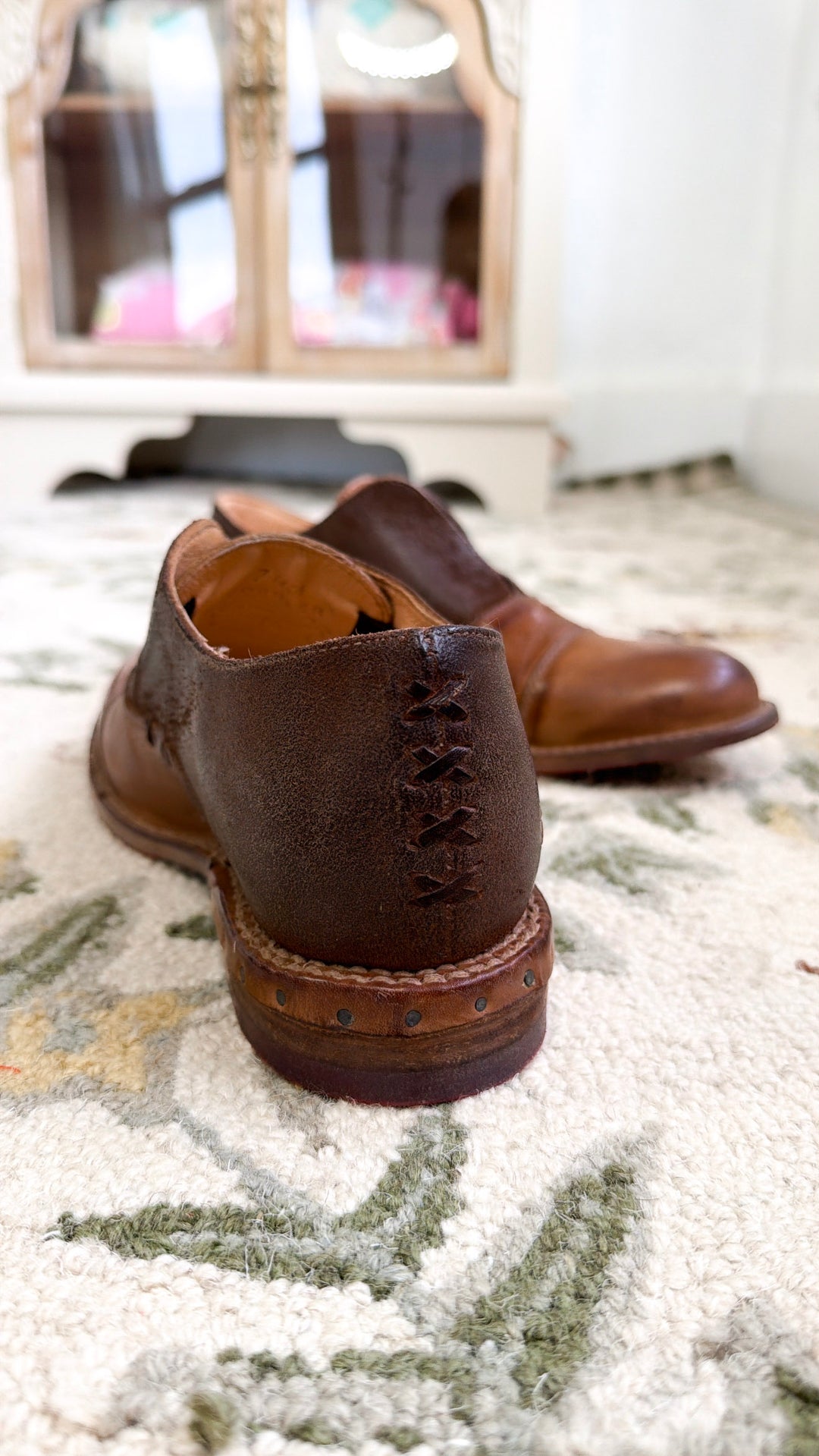 BedStu Rose, Tan Rustic Mason