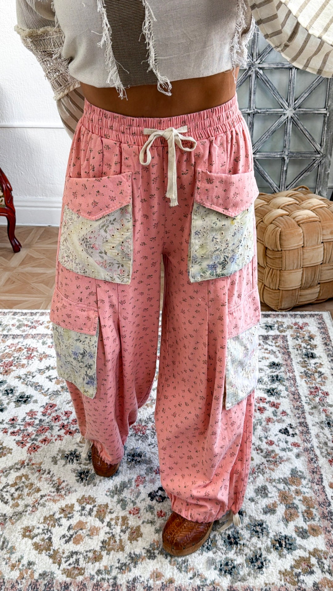 Floral Eyelet Pocket Jogger, Pale Pink