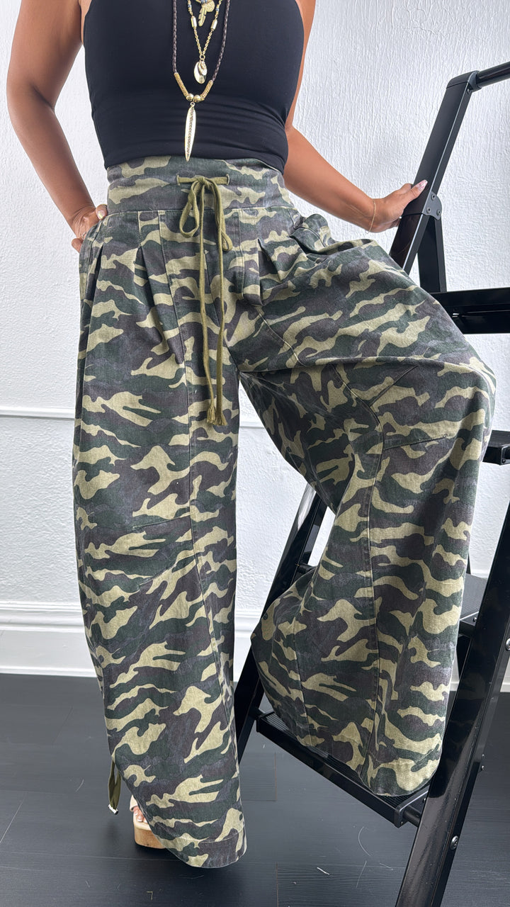 Run It Ruched Bottom Wide Leg Camo Pant