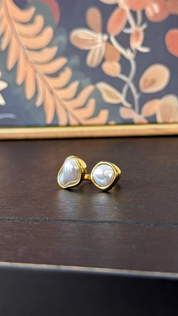 Pearl & Light Gold Ring