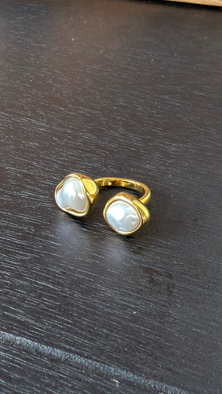 Pearl & Light Gold Ring