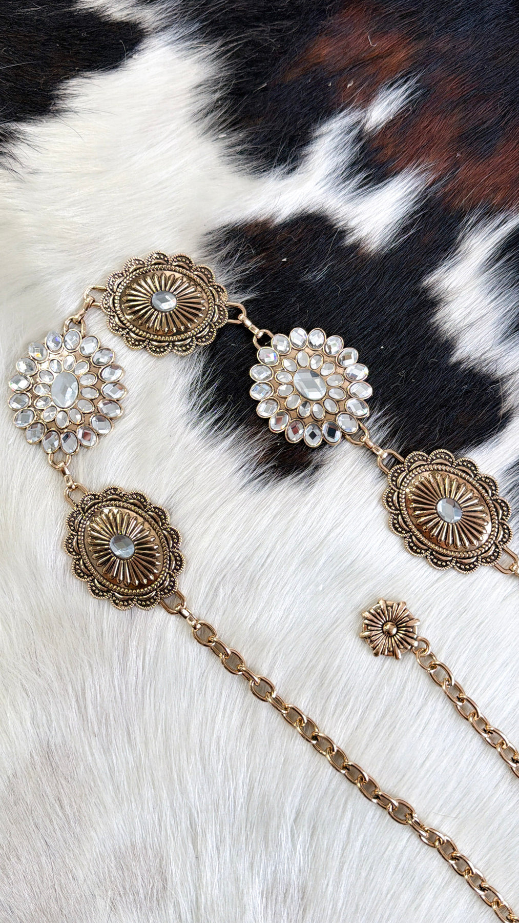 Western Floral Concho Waist Belt with Chain Accents Adjustable Fit Emulily Western Concho Fashion Chain Belt Western Flower  main image 3