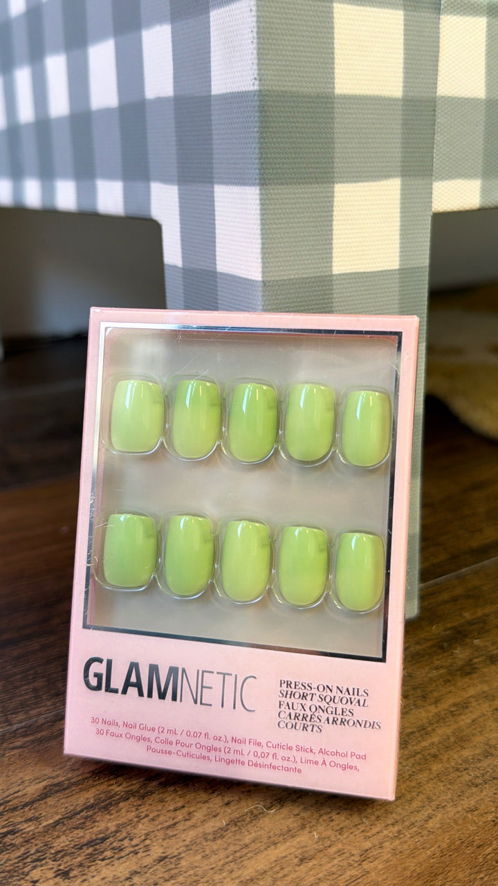 Light Sage Press-On Nails | Pistaschio | Short Squoval Nail