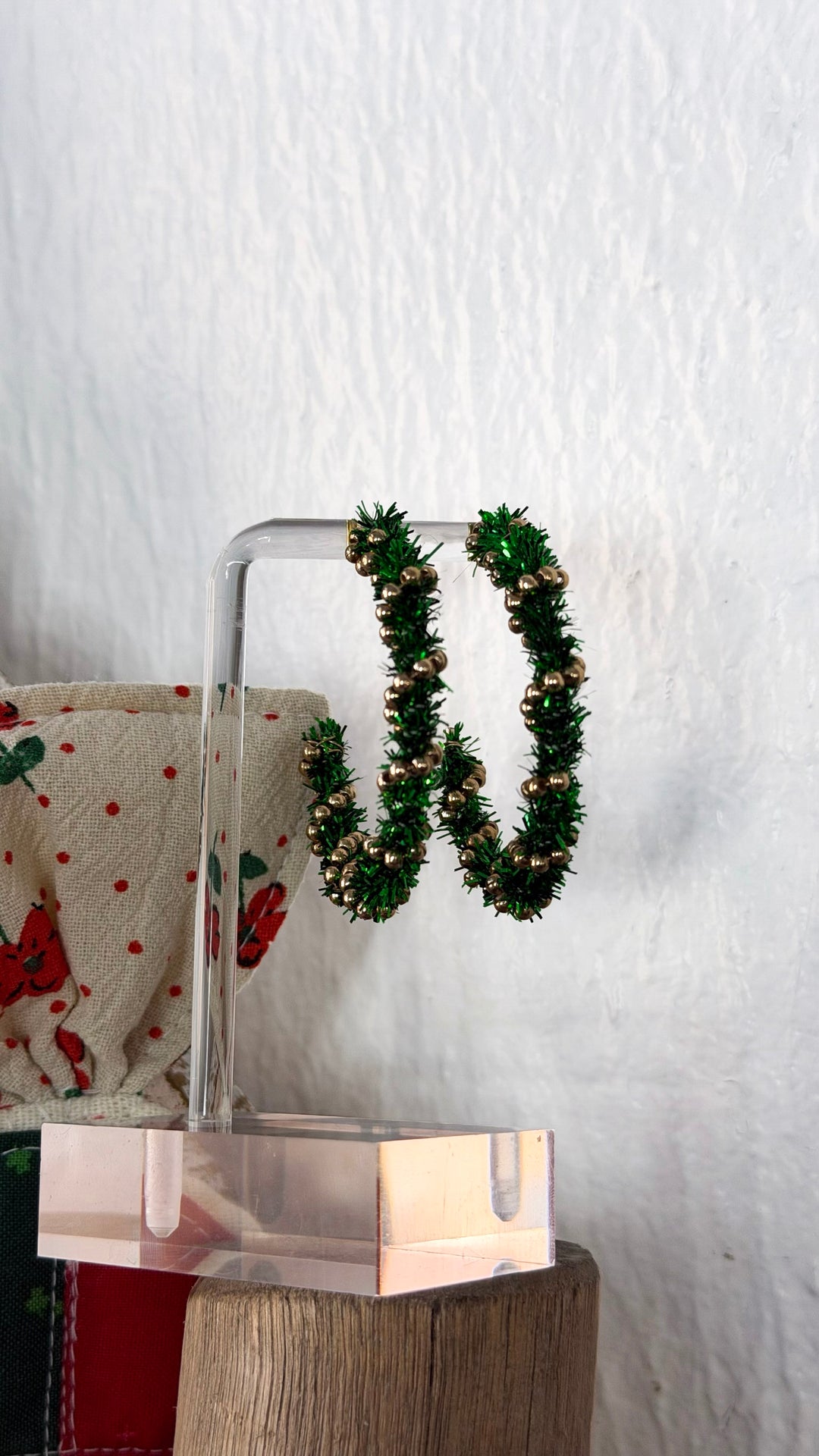 Holiday Tinsel Wrapped Hoop, Green