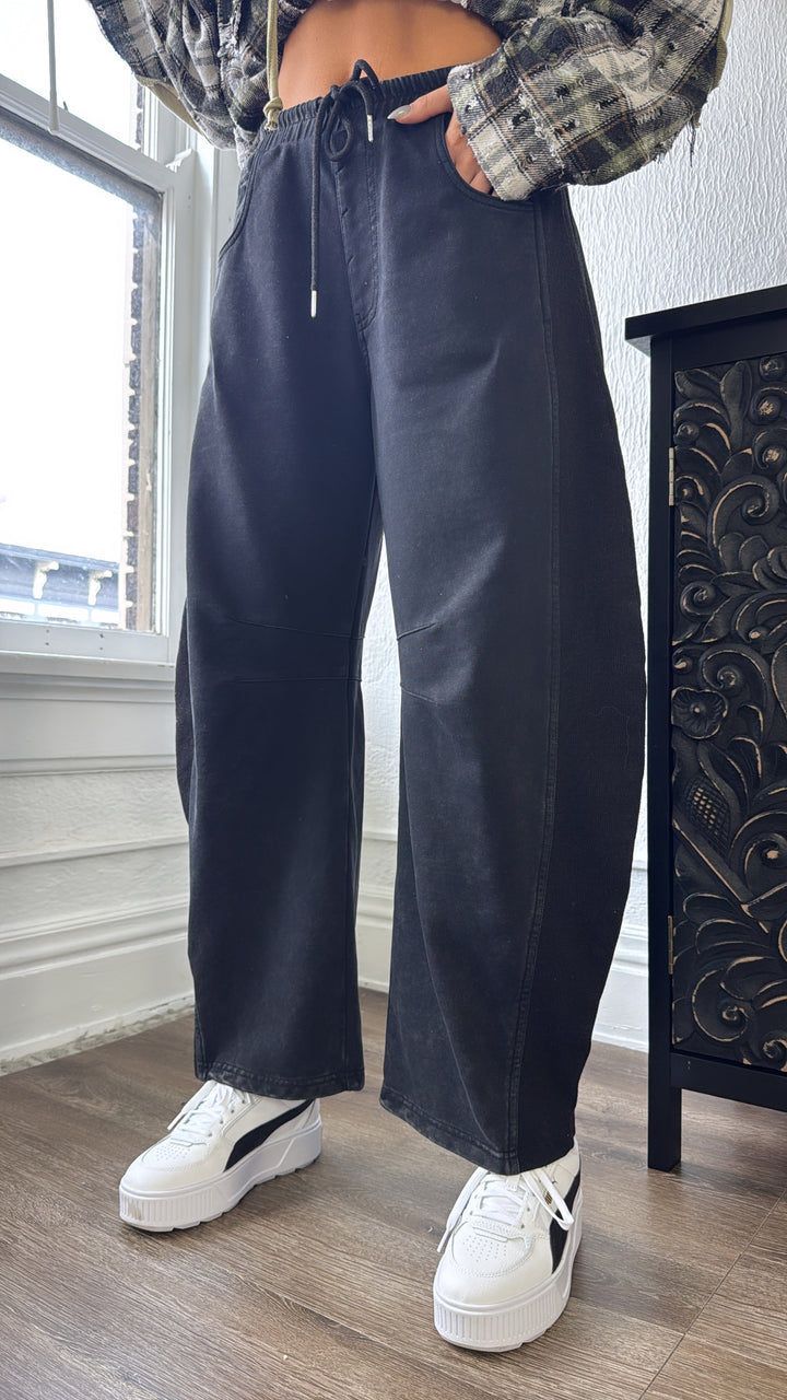 Trend Setter Barrel Leg Sweatpant, Black
