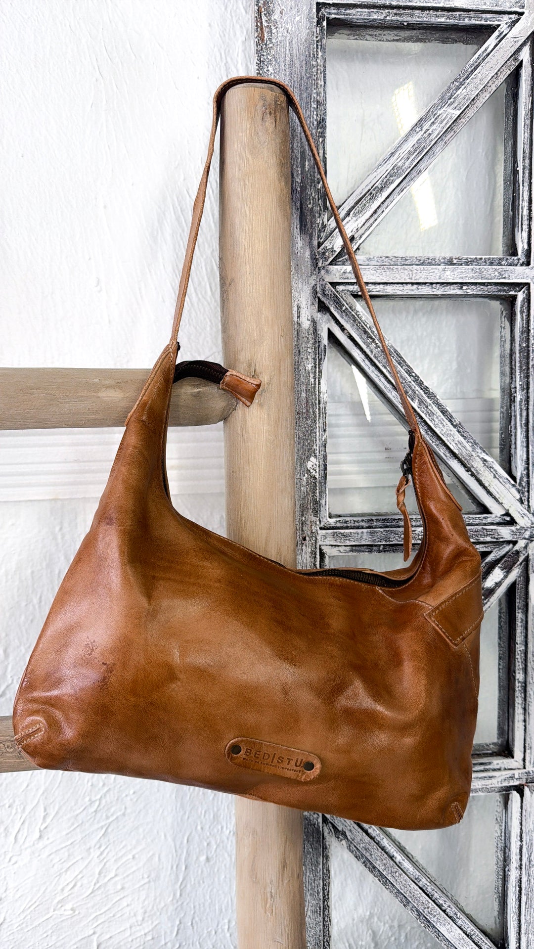 Bedstu Seemly, Tan Rustic