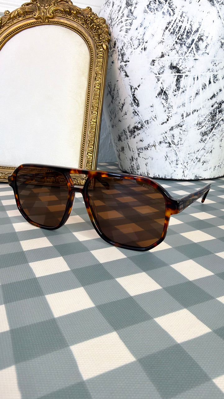 FREYRS Billie Sunglasses WHS - Dark Tortoise / Solid Brown