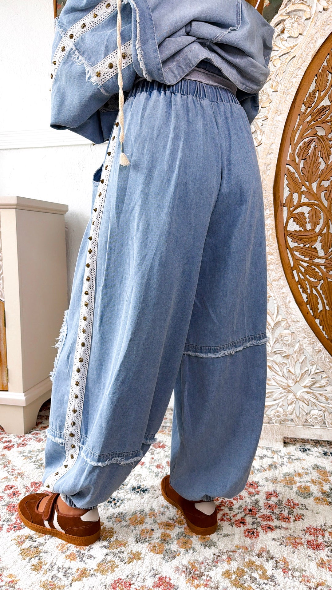 POL: Studded Jogger, Denim