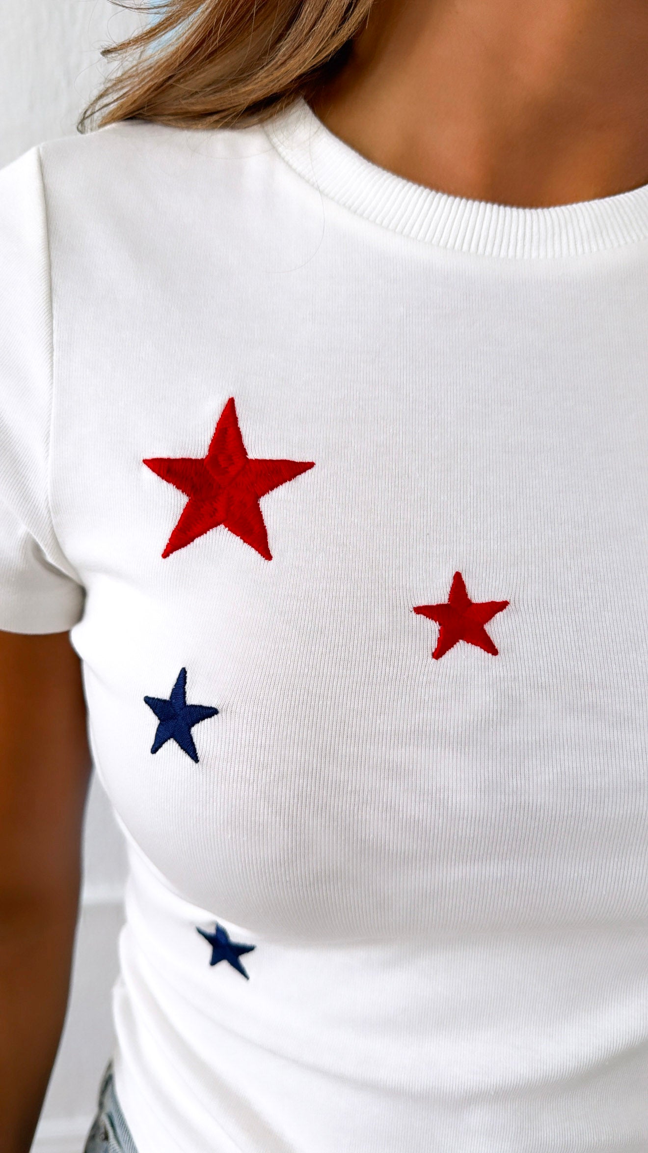 bibiy B. STAR TEE ホワイト Sprinkled Star Embroidered Baby Tee, White – Everyday Chic Boutique