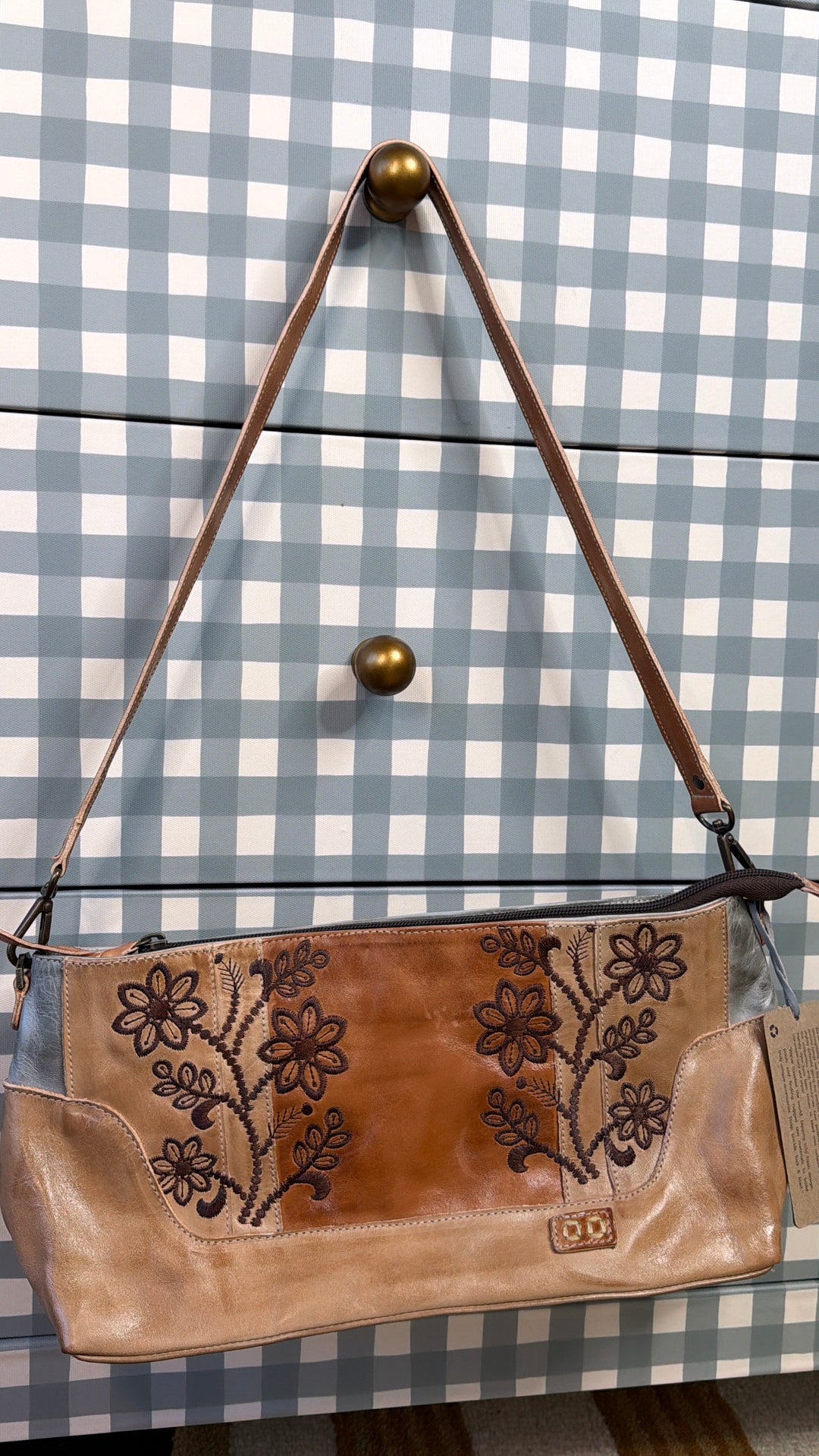 Bedstu Hyperbolic, Desert Stone Rustic