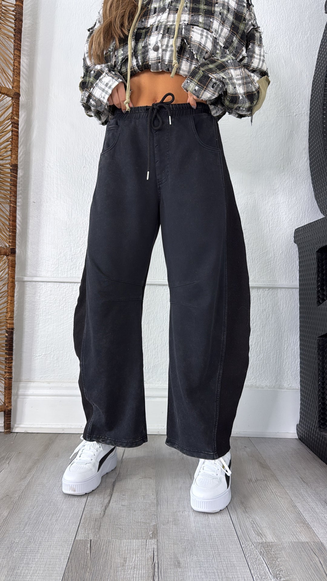 Trend Setter Barrel Leg Sweatpant, Black