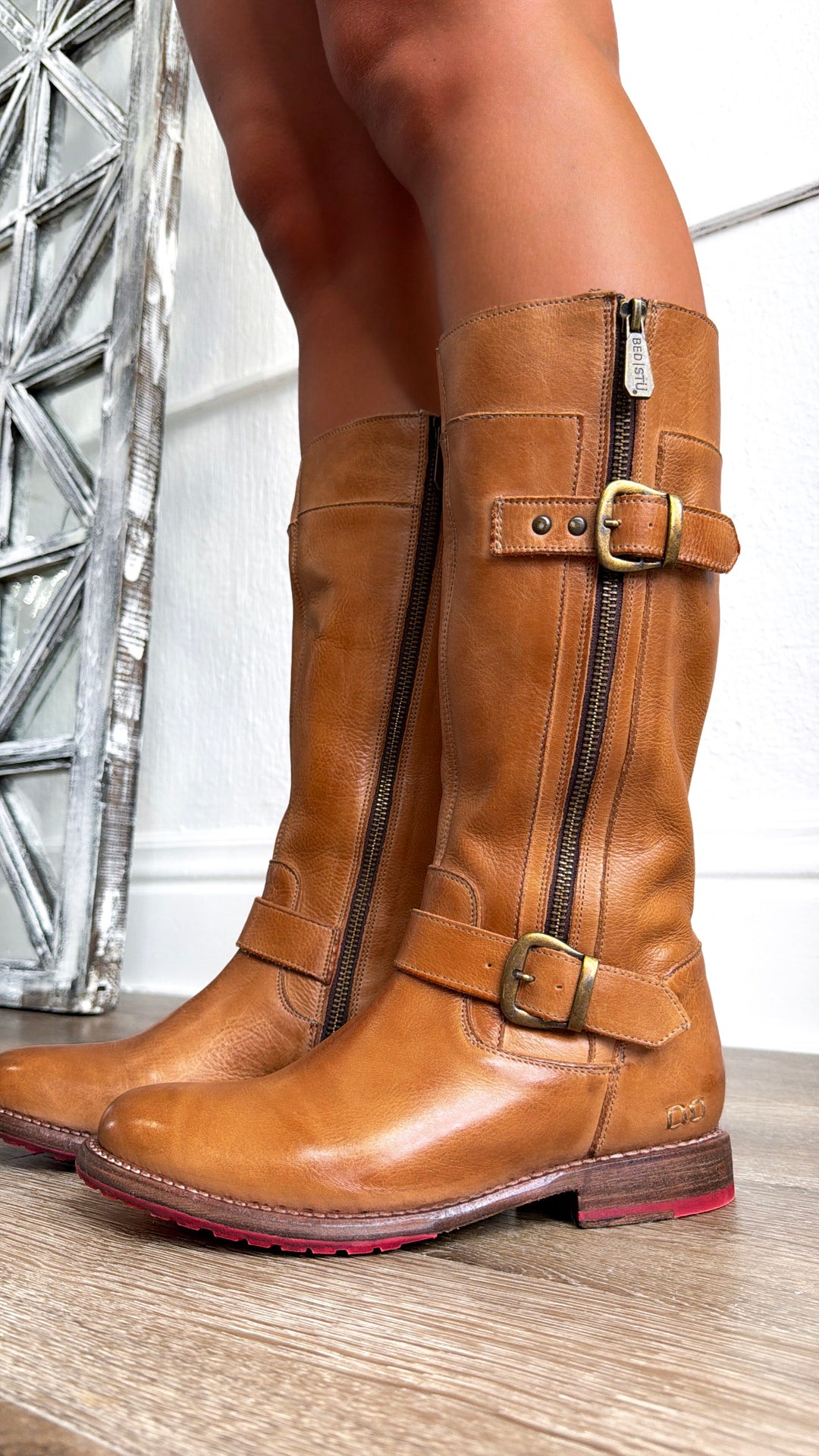 Gogo Bedstu, tan rustic