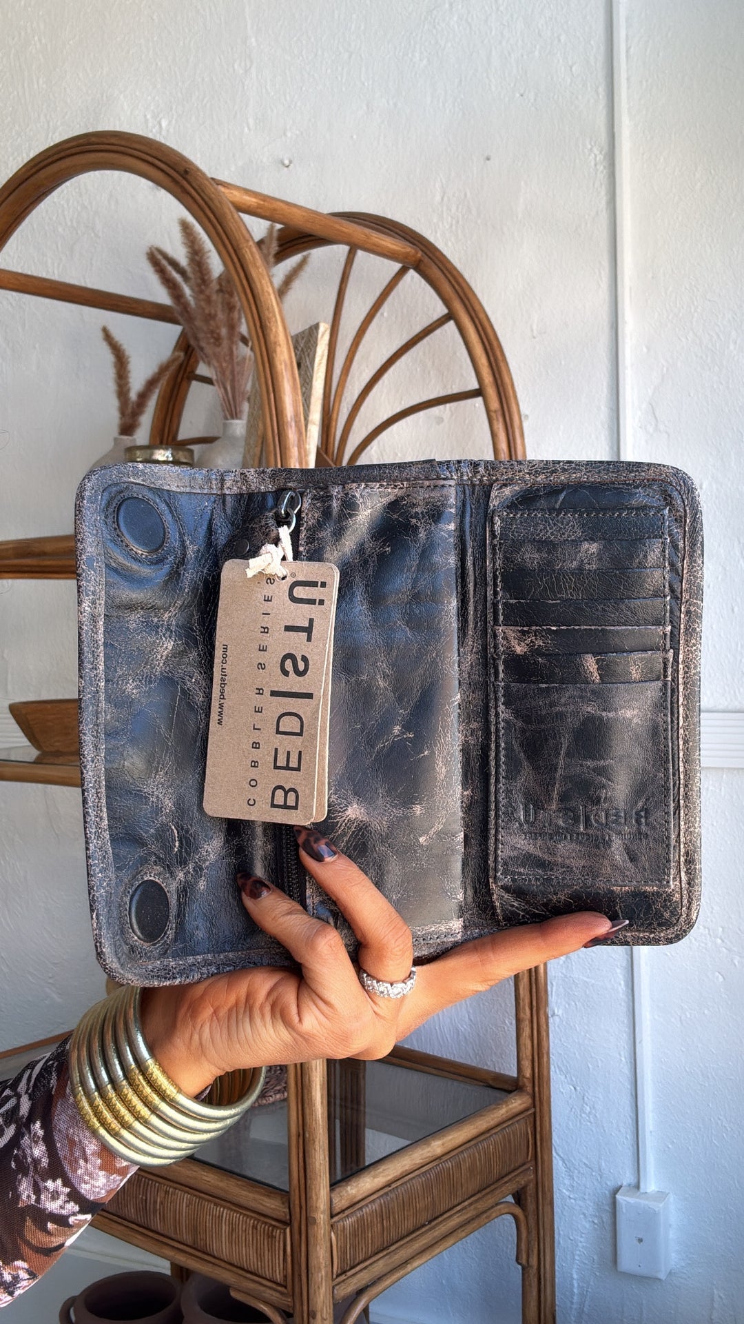 Bedstu Canton, Black Lux