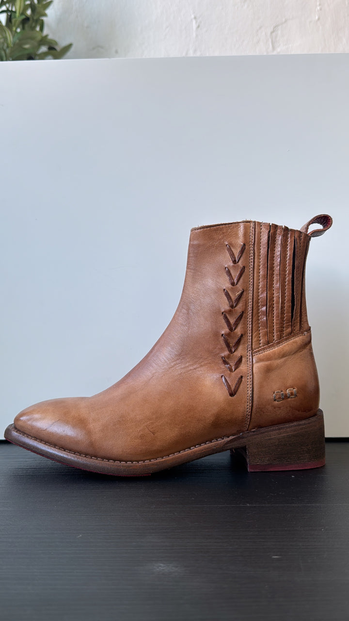 Bedstu Alina, Tan Rustic