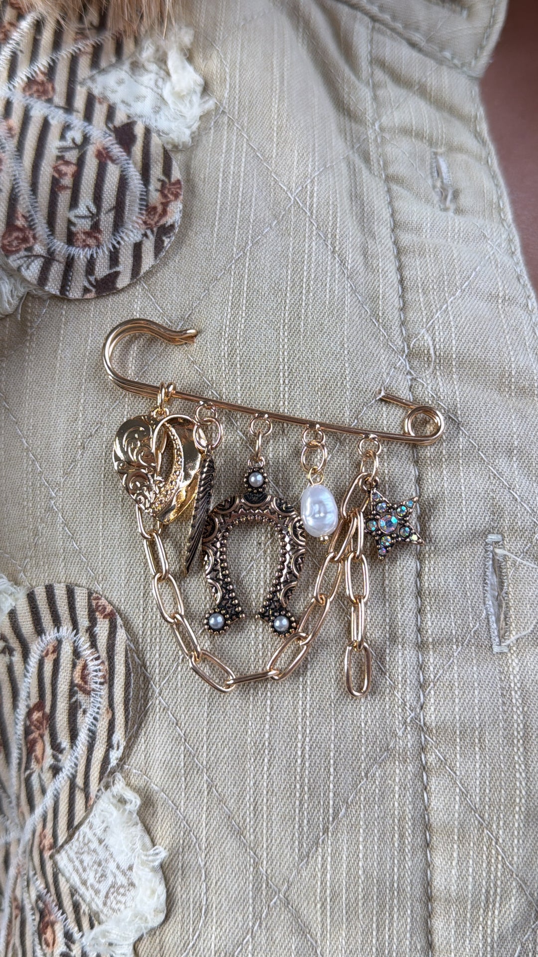 Horseshoe Charm Brooch