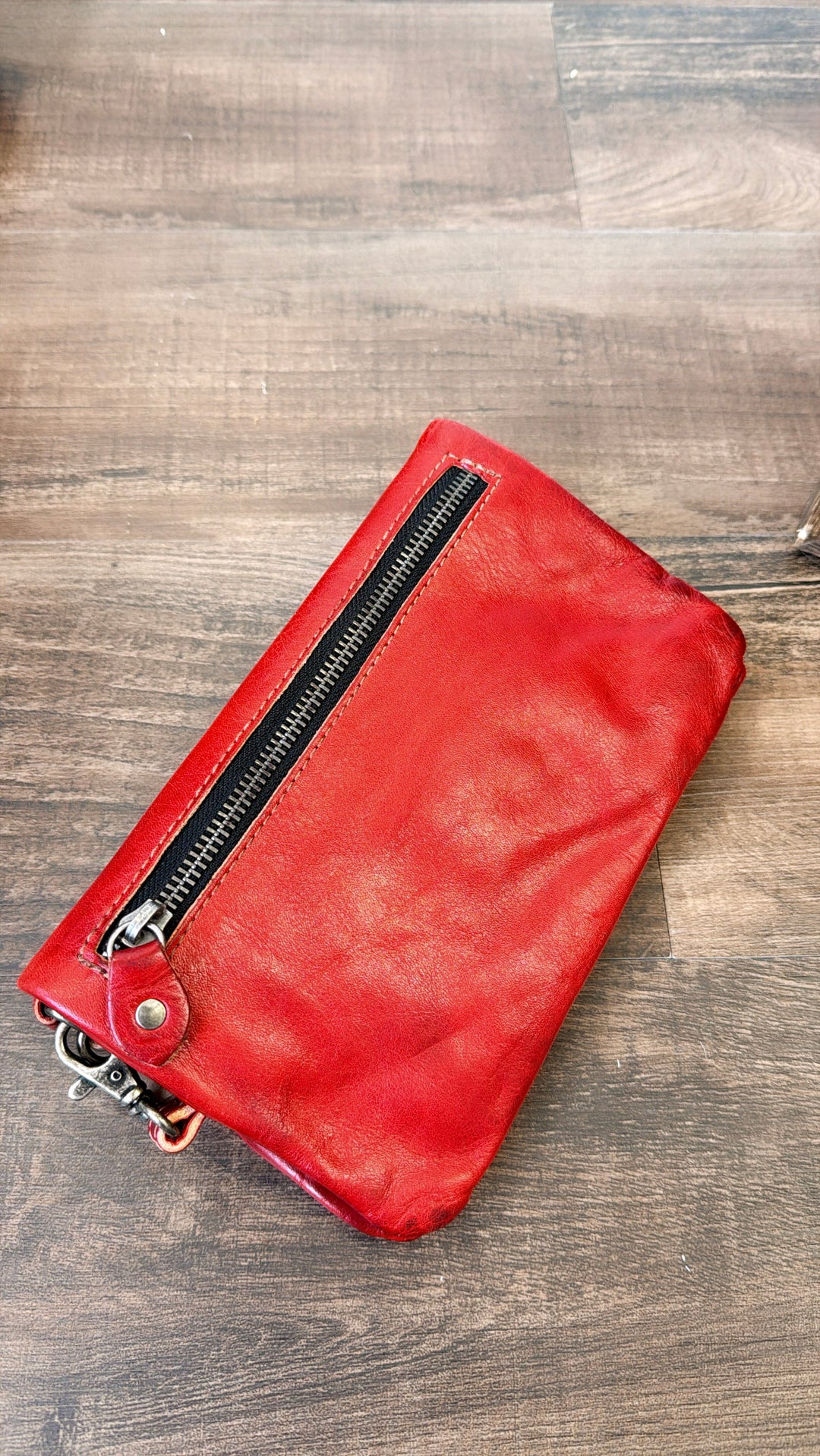 BedStu Cadence Crossbody, Red Rustic