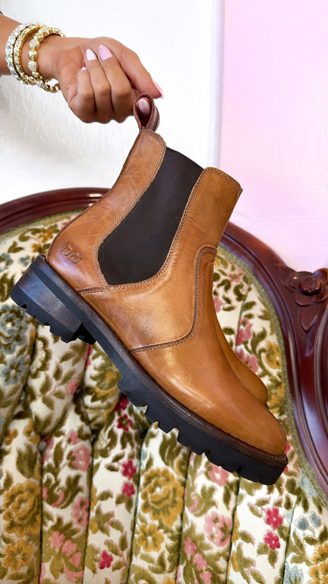 Bedstu Nandi III, Tan Rustic