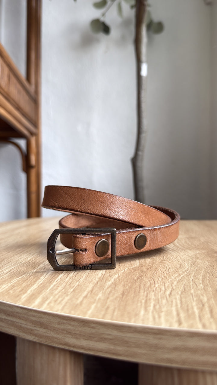 Bedstu Monae, Tan Rustic