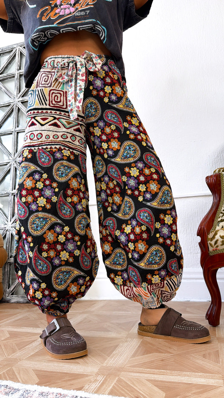 Paisley Fields Jogger, Black Multi
