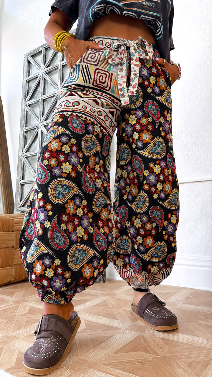 Paisley Fields Jogger, Black Multi