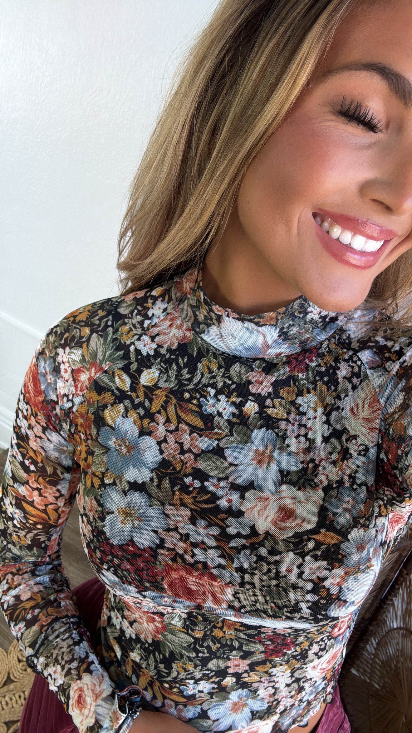 トップス MEDI LOOSE MESH FLOWER KNIT TOPS Floral Print Mesh Top, Black – Everyday Chic Boutique