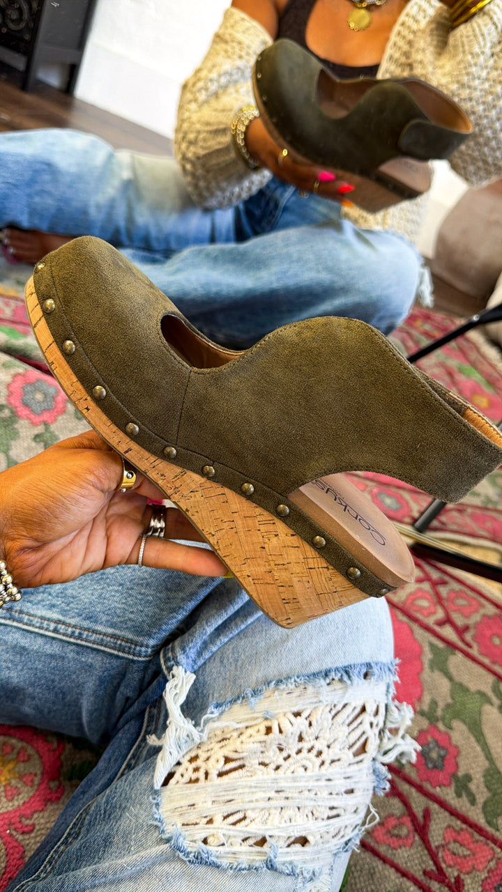 Sandy Studded Wedge, Moss