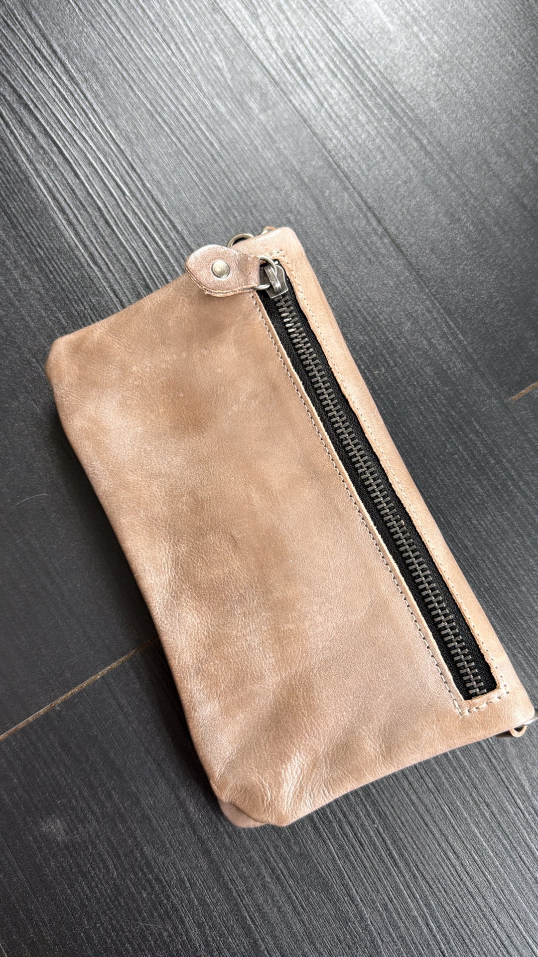 BedStu Cadence Crossbody, Taupe Rustic