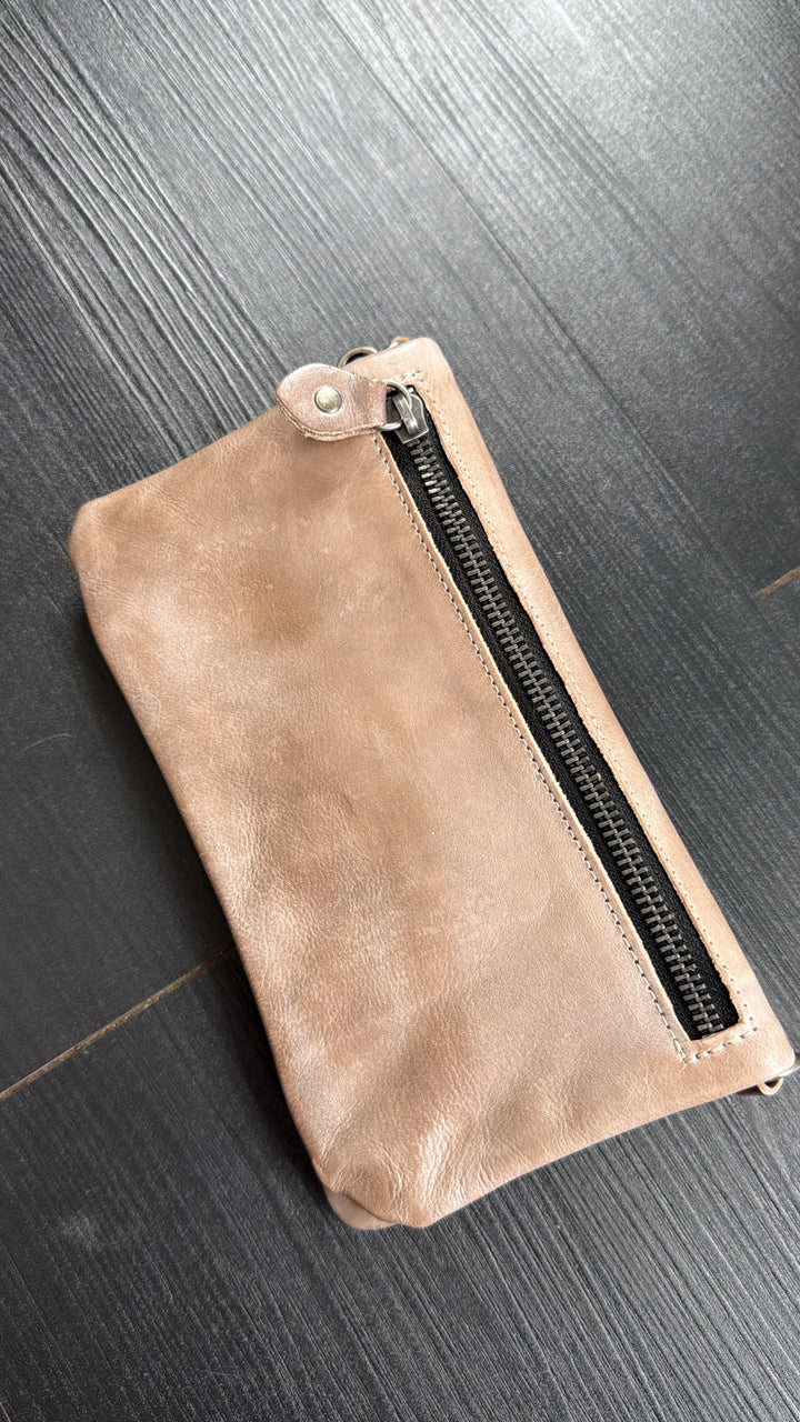 BedStu Cadence Crossbody, Taupe Rustic