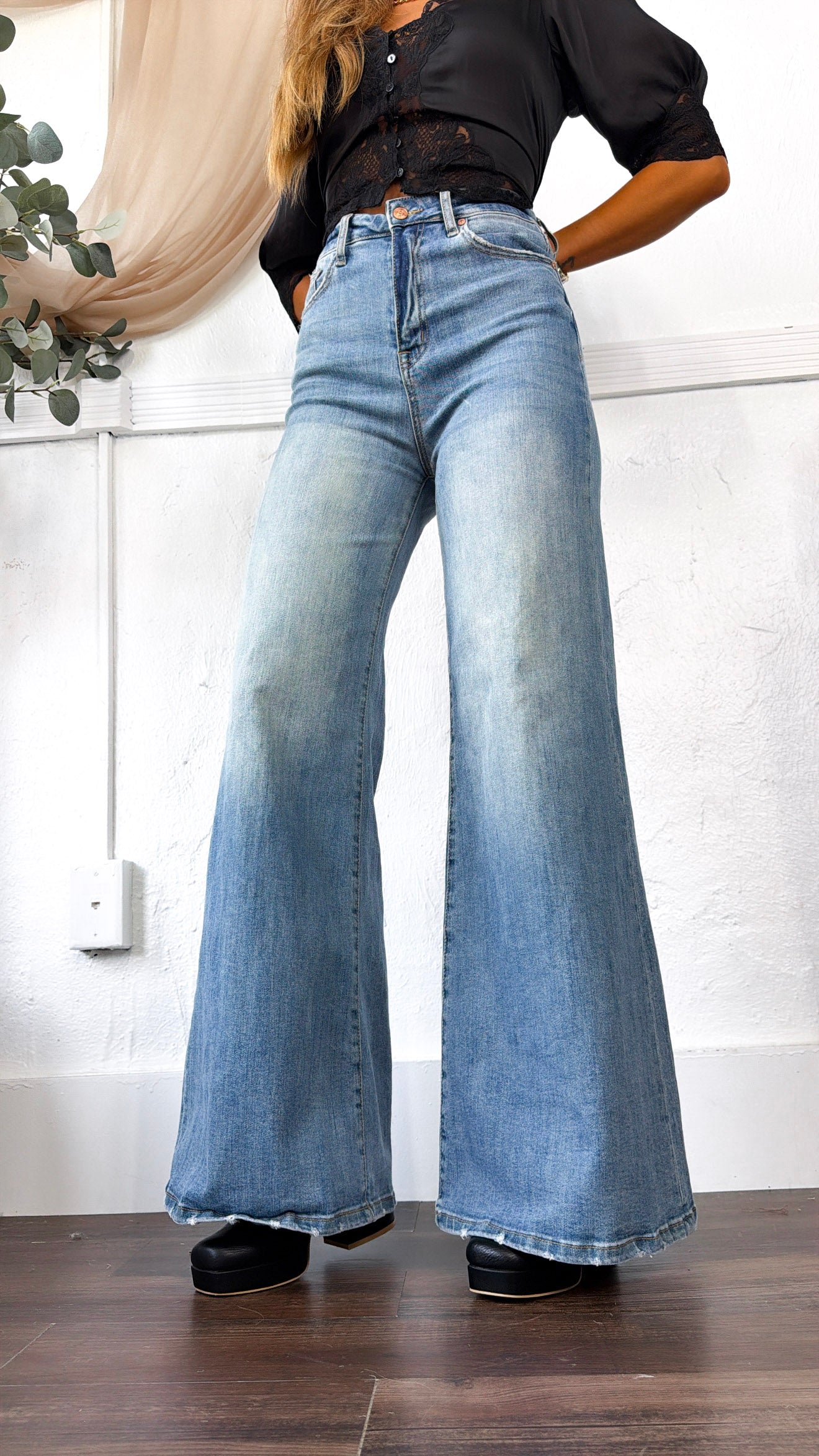 Sammy Wide Straight Leg Jeans, Medium – Everyday Chic Boutique