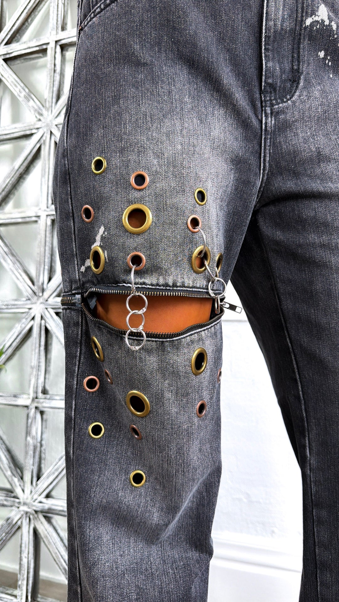 Edgy Washed Eyelet Ring Jeans, Black