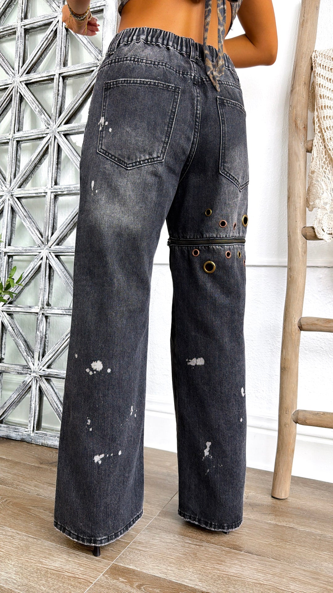 Edgy Washed Eyelet Ring Jeans, Black