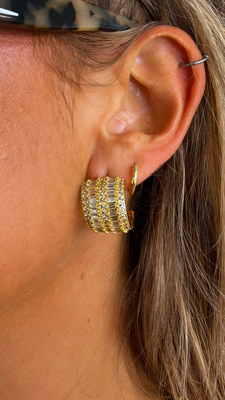 Radiant Shell Gold Stud
