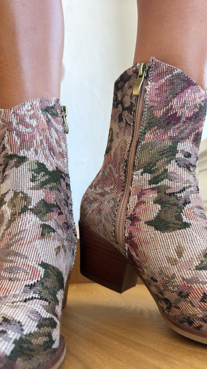 Dawes Tapestry Boots, Mauve