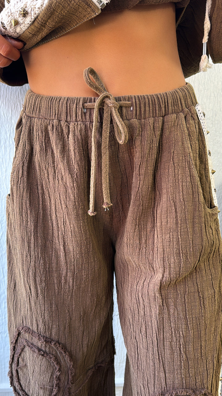 POL: Studded Jogger, Chocolate