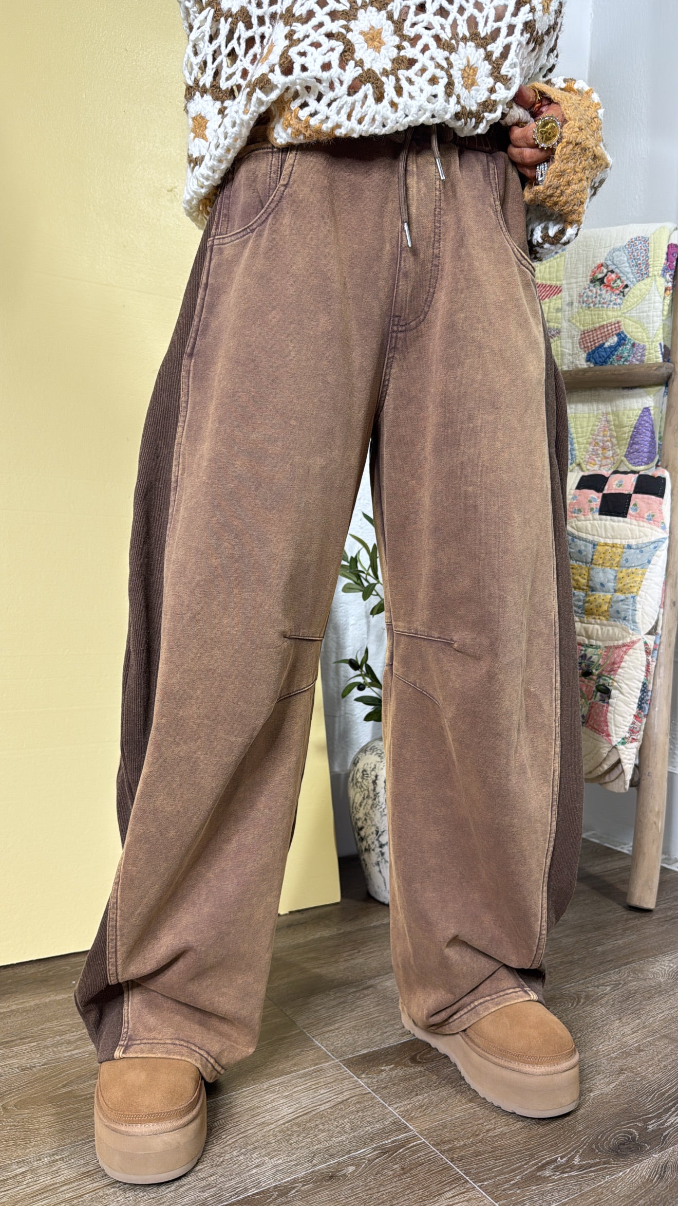 Trend Setter Barrel Leg Sweatpant, Brown – Everyday Chic Boutique