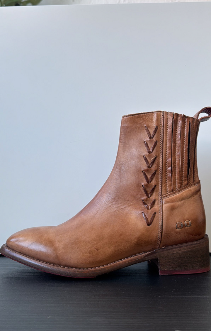 Bedstu Alina, Tan Rustic