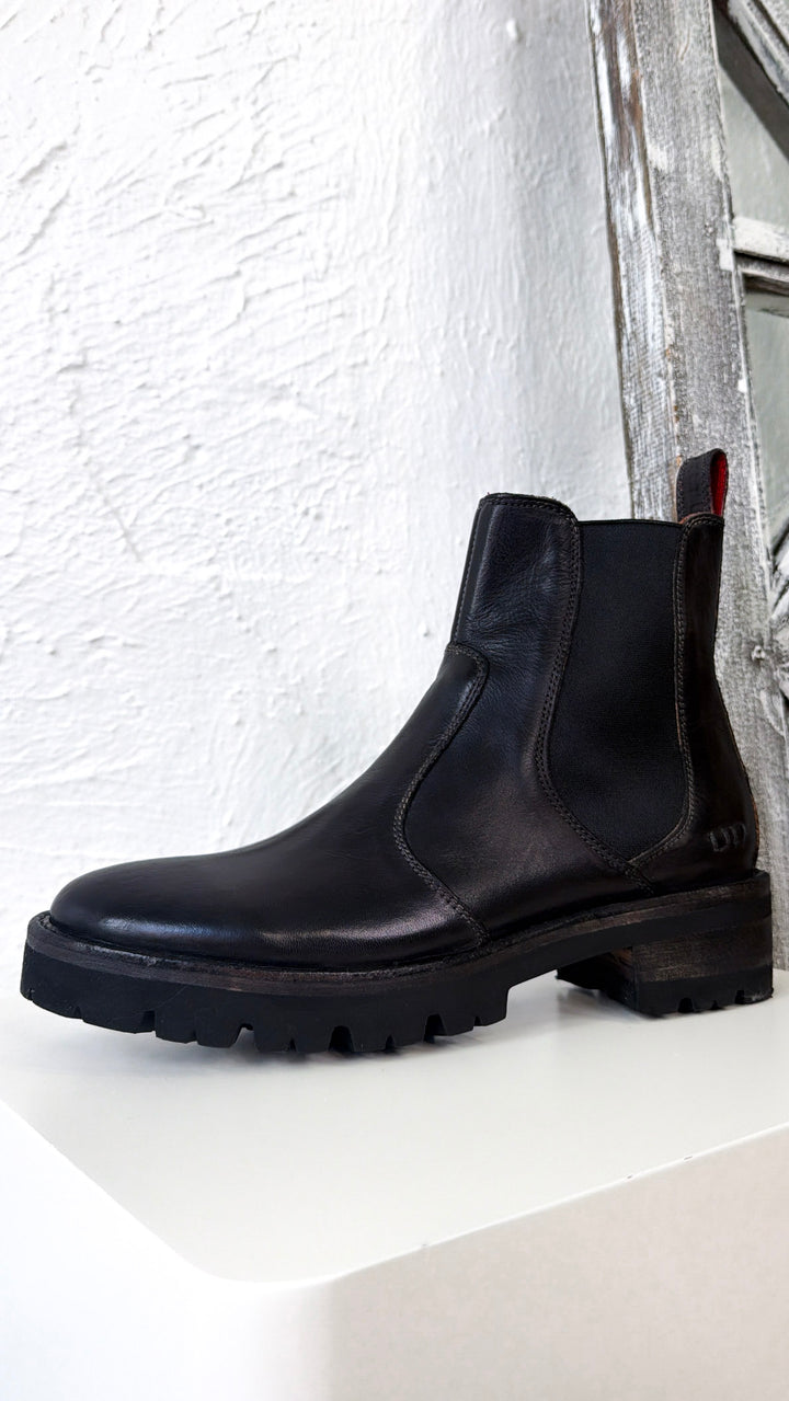 Bedstu Nandi III, Black Rustic