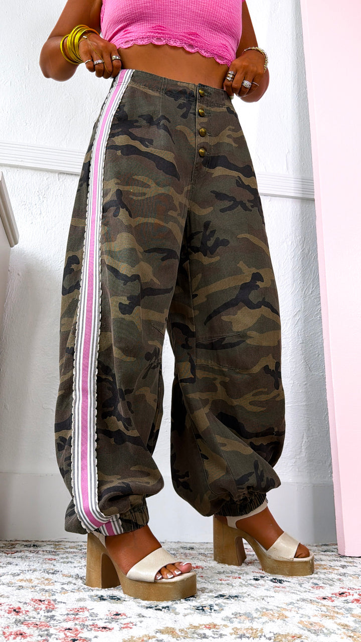 Command Attention Camo Joggers, Olive Camo/Pink