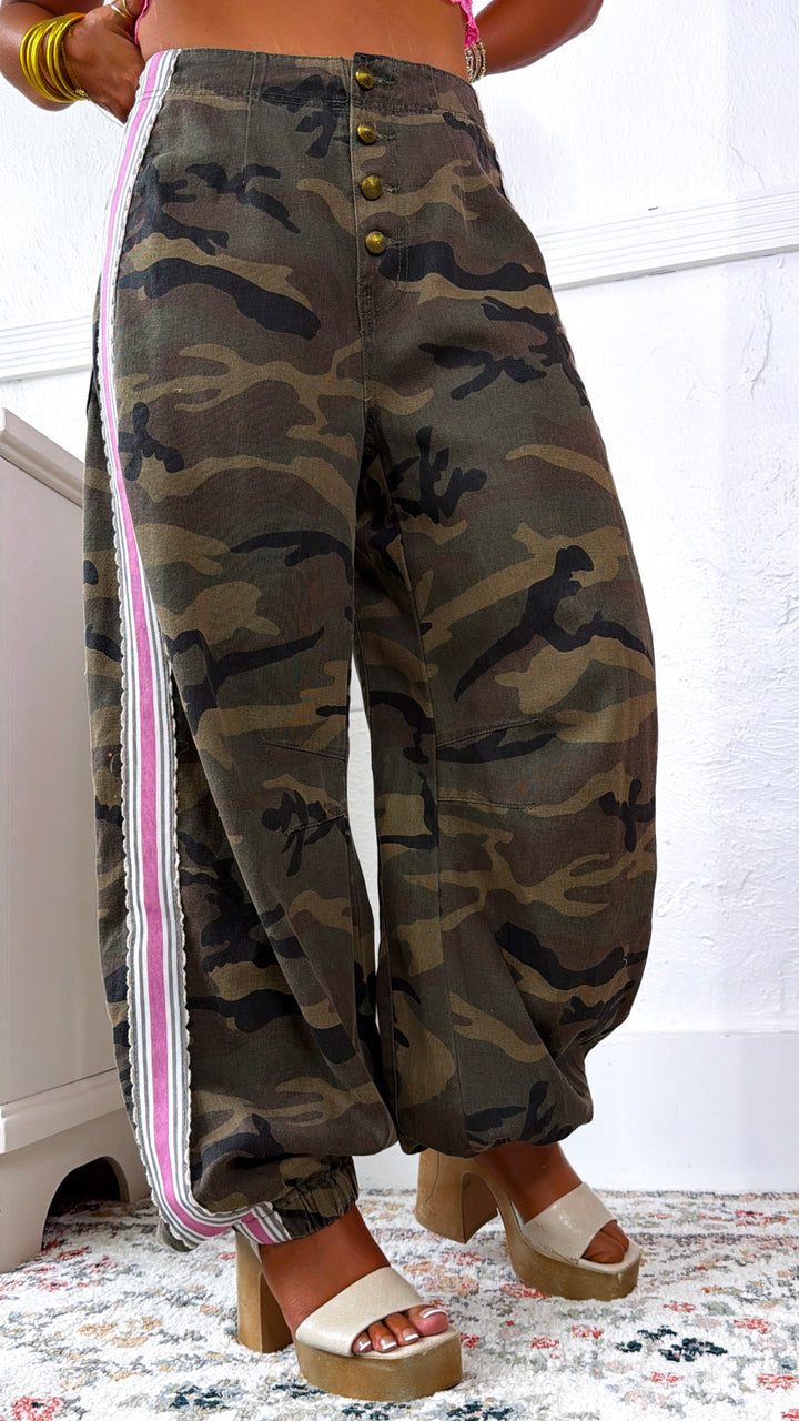Command Attention Camo Joggers, Olive Camo/Pink