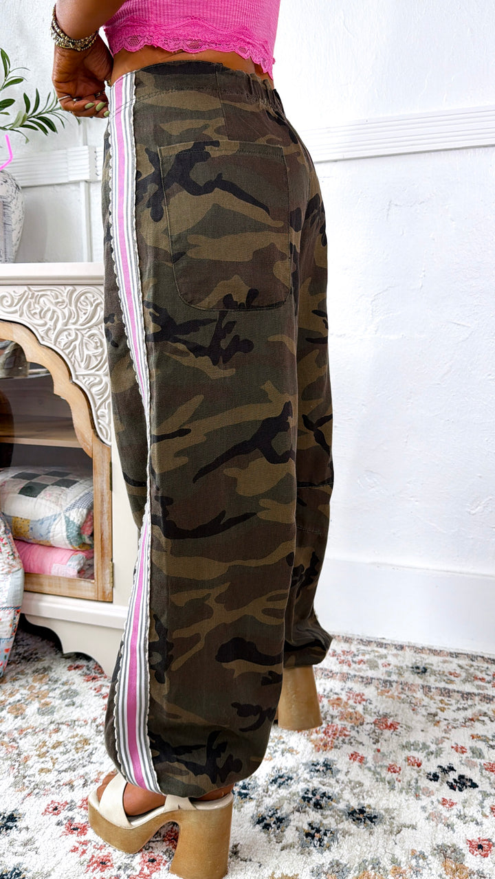 Command Attention Camo Joggers, Olive Camo/Pink