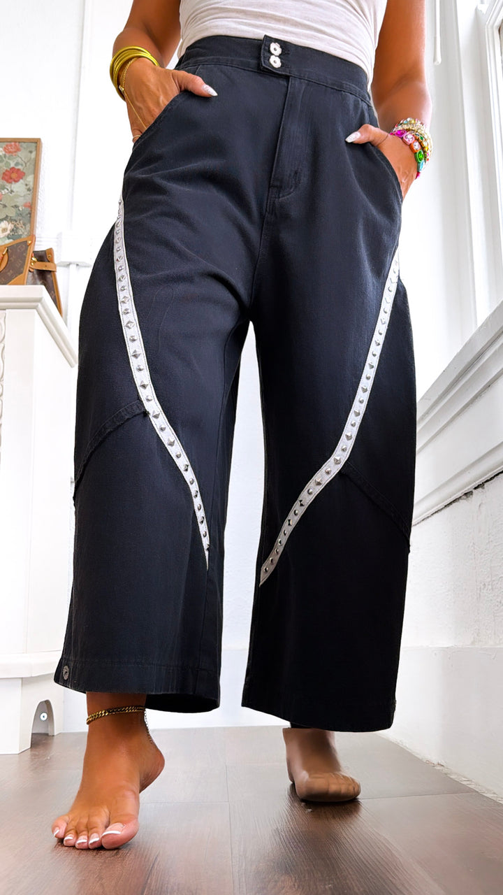 Relaxed Studded Barrel Jeans, Black