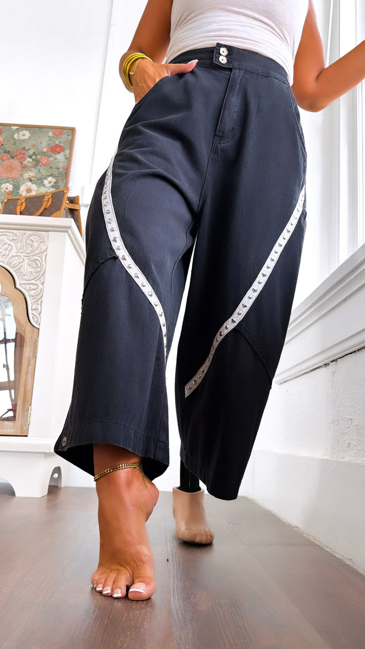 Relaxed Studded Barrel Jeans, Black