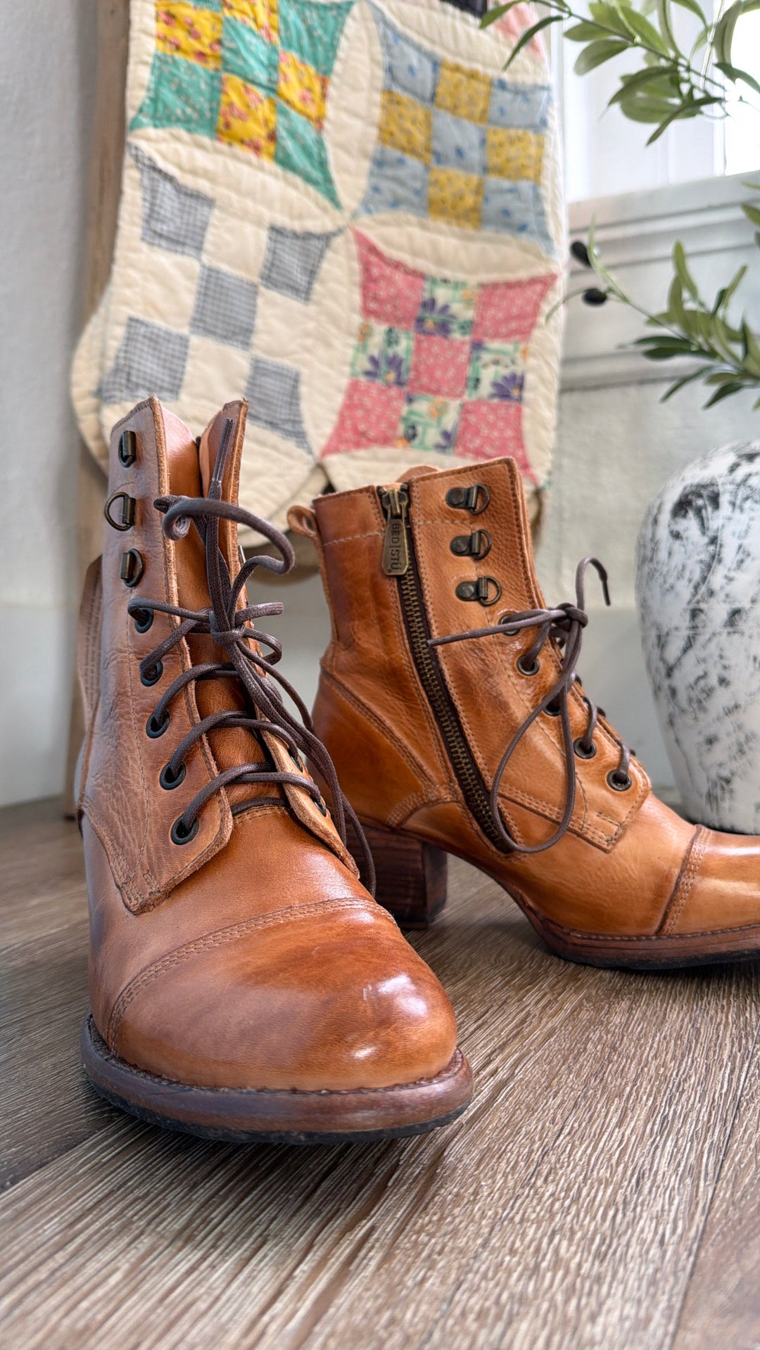 Judgement Bedstu, Tan Rustic